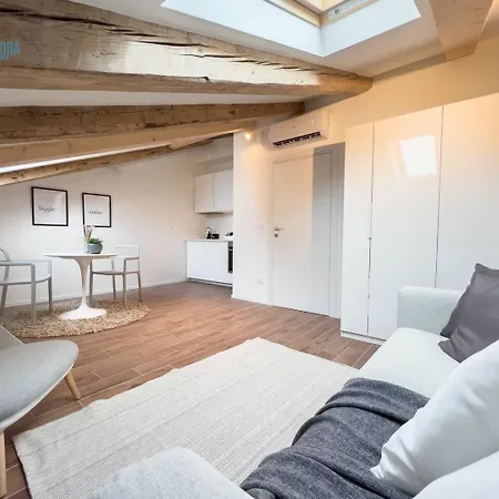 Gozzi 4 Tirabora Short Rent Apartamento